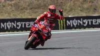 Marc Marquez berhasil menduduki podium pertama pada MotoGP Ceko 2025. (Michal Cizek / AFP)
