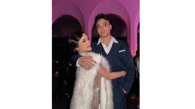 Gaya Menawan Fuji Kenakan Outfit Retro yang Glamor (Sumber: Instagram/fuji_an)