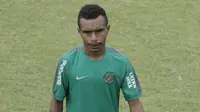 Pemain Timnas Indonesia, Todd Rivaldo Ferre, saat latihan di Lapangan ABC Senayan, Jakarta, Kamis (22/2/2018). Latihan ini dilakukan untuk persiapan Piala AFF U-18 2018 dan Piala Asia U-19 2018. (Bola.com/M Iqbal Ichsan)