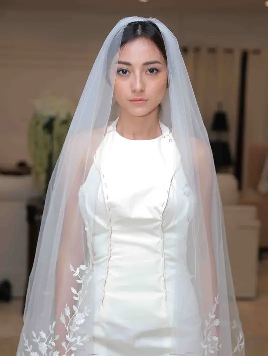 Pemeran dalam sinetron Jalan ke Surga (Indosiar), itu juga membantah pernikahannya dibuat mendadak. Ia mengaku, bahwa sejak awal tahun ini ia bersama dengan kekasihnya mempersiapkan pernikahannya. (Andy Masela/Bintang.com)