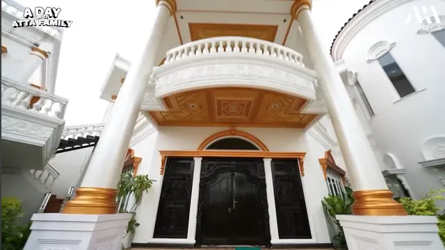 Fasad Depan Rumah Aktor Senior Herdin Hidayat