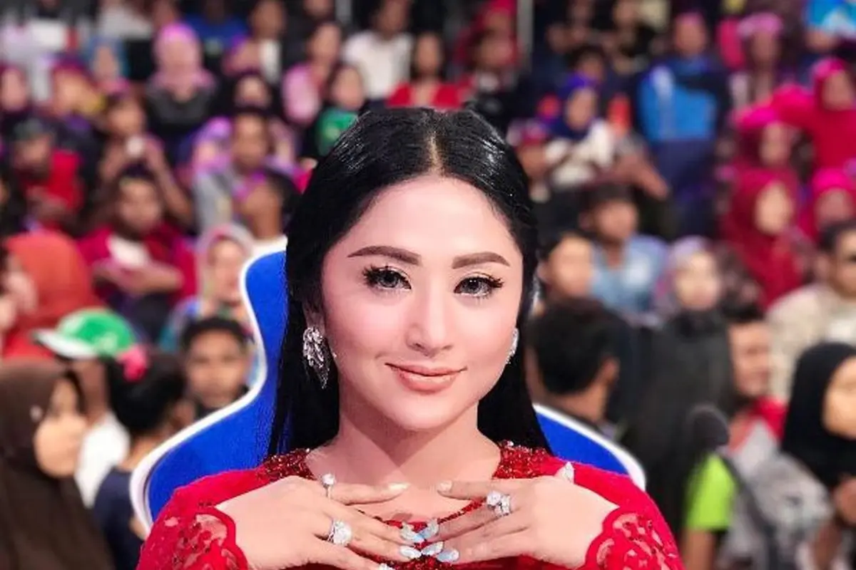 Dewi Perssik
