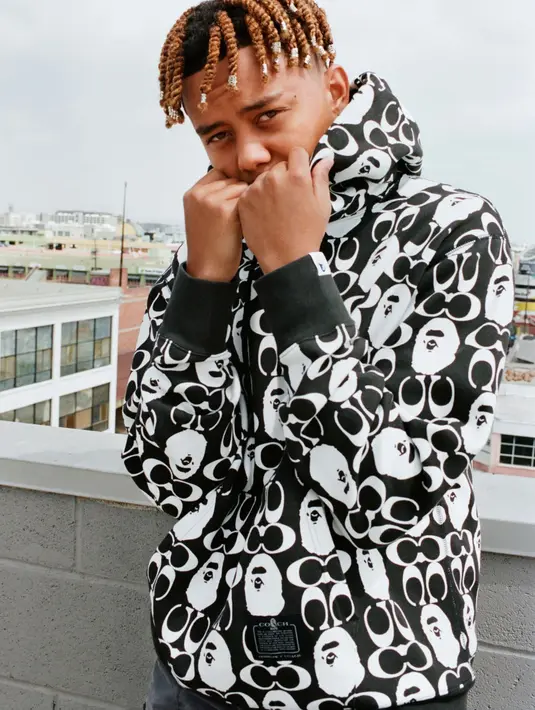 Melahirkan rangkaian koleksi ready-to-wear, leather goods, alas kaki dan aksesoris diluncurkan dengan menggabungkan logo ikonik BAPE® dengan warisan craftsmanship Coach.