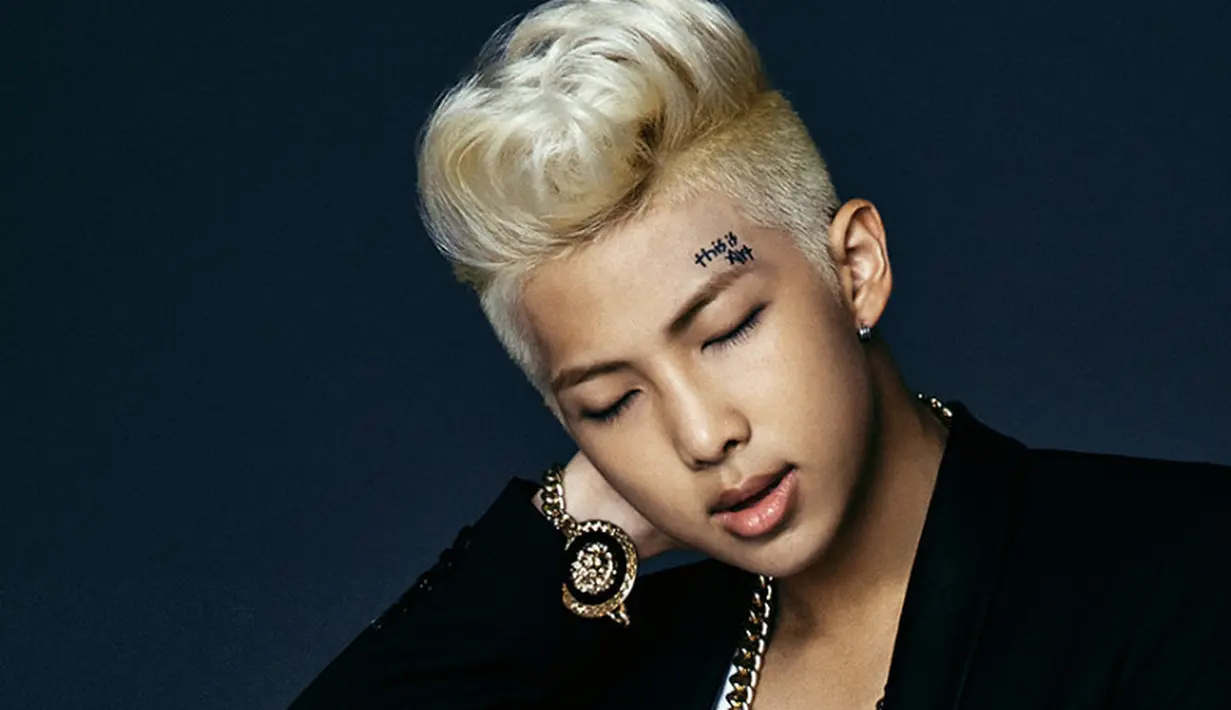 Salah satu idol K-Pop yang pintar adalah Rap Monster BTS. Cowok berwajah manis ini mempunyai nilai IQ sebesar 148. (Foto: soompi.com)