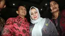 Gatot Pujo Nugroho dan istrinya Evy Susanti usai jalani sidang perdana di Pengadilan Tipikor Jakarta, (23/12). Sidang beragendakan pembacaaan surat dakwaan oleh Jaksa Penuntut Umum kepada KPK. (Liputan6.com/Helmi Afandi)