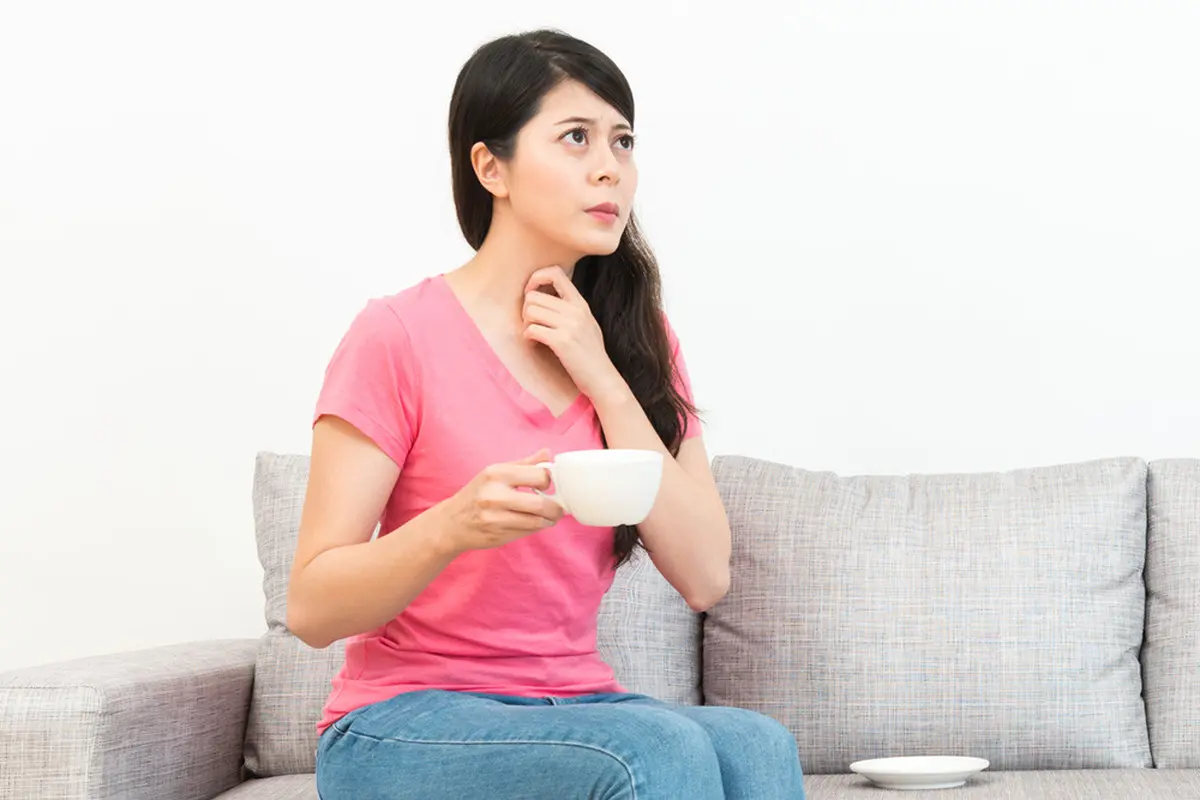 Jangan Konsumsi Makanan dan Minuman Ini Saat Batuk (PR Image Factory/Shutterstock)
