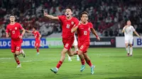 Selebrasi gelandang Timnas Indonesia, Egy Maulana Vikri (kanan) bersama Justin Hubner setelah mencetak gol ke gawang Vietnam pada laga Grup F kualifikasi Piala Dunia 2026 Zona Asia di Stadion Utama Gelora Bung Karno (SUGBK), Senayan, Jakarta, Kamis (21/3/2024). (Bola.com/Bagaskara Lazuardi)