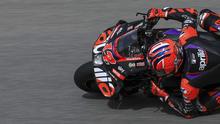Pembalap Aprilia Racing, Maverick Vinales, berhasil menjadi juara pada sprint race MotoGP Portugal 2024 di Algarve International Circuit, Portimao, Sabtu (23/3/2024) malam WIB. (AFP/PATRICIA DE MELO MOREIRA)
