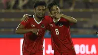 Setelah skor sempat diperkecil oleh Timor Leste menjadi 1-3 pada menit ke-69, Timnas Indonesia U-23 berhasil mencetak gol keempat pada menit ke-77 melalui gol kedua Witan Sulaeman, yang kali ini melesakkannya lewat sepakan kaki kiri usai menerima umpan Saddil Ramdani. (Bola.com/Ikhwan Yanuar)