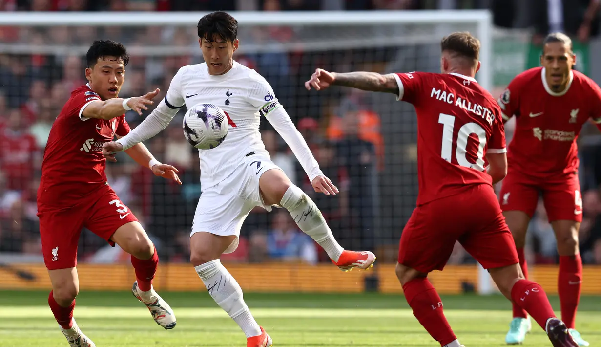 Spurs sempat memperkecil ketinggalan berkat gol Richarlison dan Son Heung-min. (Darren Staples / AFP)
