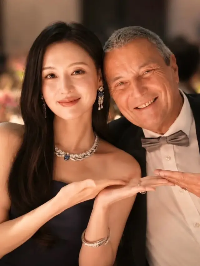 Kim Ji-won di Acara Bvlgari Seoul. [@jc.babin]
