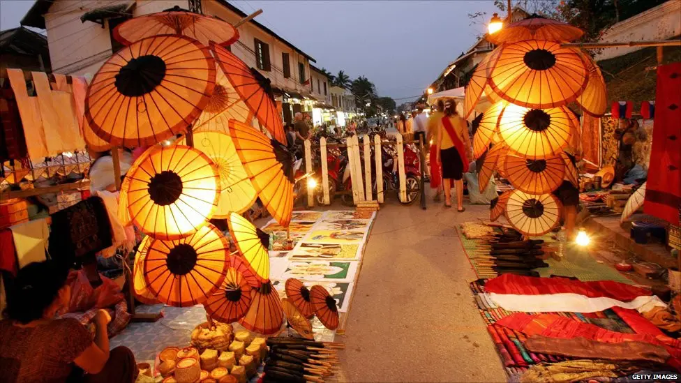 Pasar Malam Luang Prabang, Laos. (postcardandtag.com)
