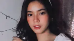 Dancer, rapper dan juga aktris ini kian memesona saat tampil dengan riasan wajah tebal. (Liputan6.com/IG/@faynabilalxndr)