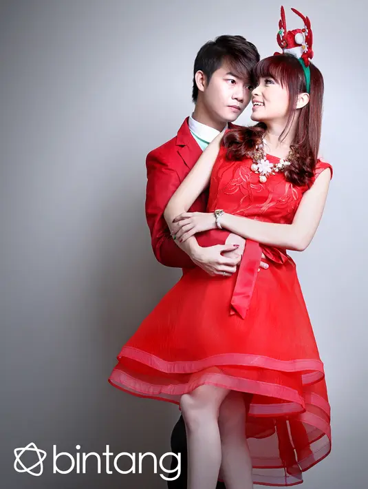 Damai natal yang menjadi idaman benar-benar terwujud di tahun 2015 ini. Margareth Angelina alias Angel Cherrybelle dan suaminya Rudy. (Febio Hernanto/Bintang.com)