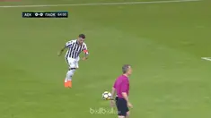 Runner up Liga Super Yunani PAOK sukses kalahkan rival mereka AEK Athens dengan skor 2-0 di laga final Piala Yunani. Vieirinha bik...