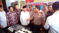 Satuan Reserse Narkoba Polres Bangkalan, Madura, menggagalkan pengiriman sabu seberat 1 kilogram ke Bali. (Liputan6.com/Musthofa Aldo)