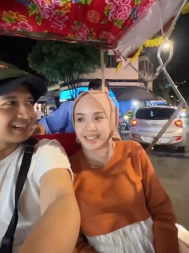 7 Potret Bulan Madu Chand Kelvin dan Dea Sahirah di Vietnam, Romantis Naik Becak