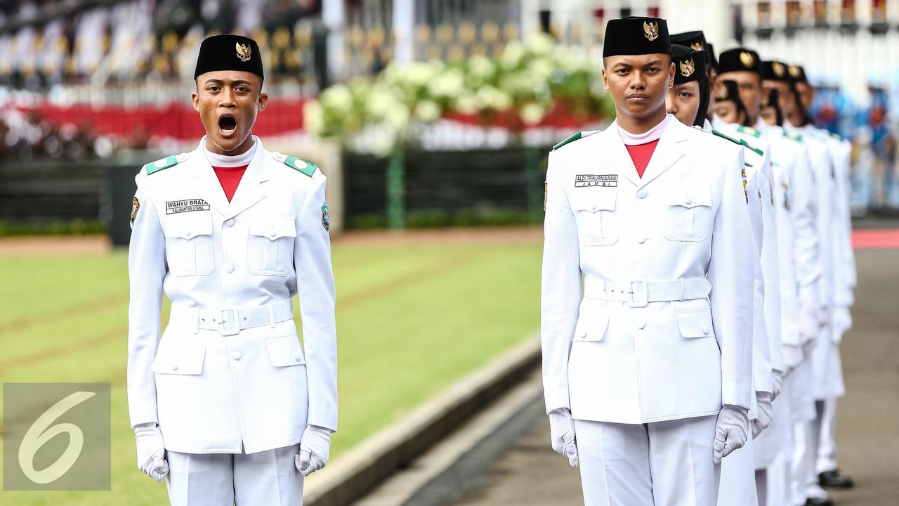 20160815-Presiden-Jokowi-Tinjau-Gladi-Bersih-Paskibraka-Jakarta-FF