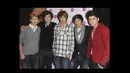 Lima pemuda yang tergabung dalam boyband  One Direction ini, dipertemukan di ajang pencarian bakat X Factor. (j-14.com)