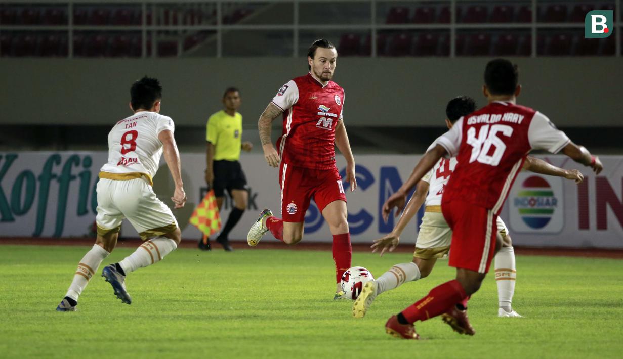 Marc Klok adalah sosok yang punya peran dalam mengalirkan bola dari belakang ke depan. Hampir dalam setiap pertandingan gelandang berusia 28 tahun mencatatkan sebagai pemain dengan catatan umpan berhasil terbanyak. (Foto: Bola.com/Ikhwan Yanuar)