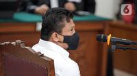 Terdakwa kasus pembunuhan berencana terhadap Brigadir Nopriansyah Yosua Hutabarat atau Brigadir J, Ferdy Sambo menjalani sidang pembacaan putusan sela majelis hakim di Pengadilan Negeri Jakarta Selatan, Jakarta, Rabu (26/10/2022). Majelis Hakim Pengadilan Negeri Jakarta Selatan resmi menolak nota keberatan atau eksepsi terdakwa Ferdy Sambo terkait kasus dugaan pembunuhan berencana Brigadir J. (Liputan6.com/Faizal Fanani)