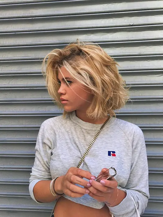 Dilansir dari HollywodLife,  bukan hanya cantik, Sofia Richie benar-benar lebih dewasa dari usianya. (Instagram/sofiarichie)