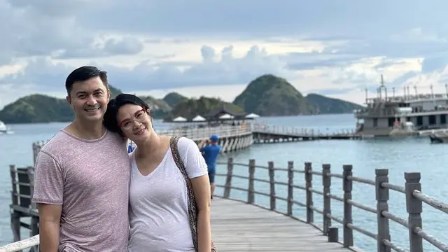 Potret Anjasmara dan Dian Nitami Tetap Romantis Liburan di Pulau Komodo