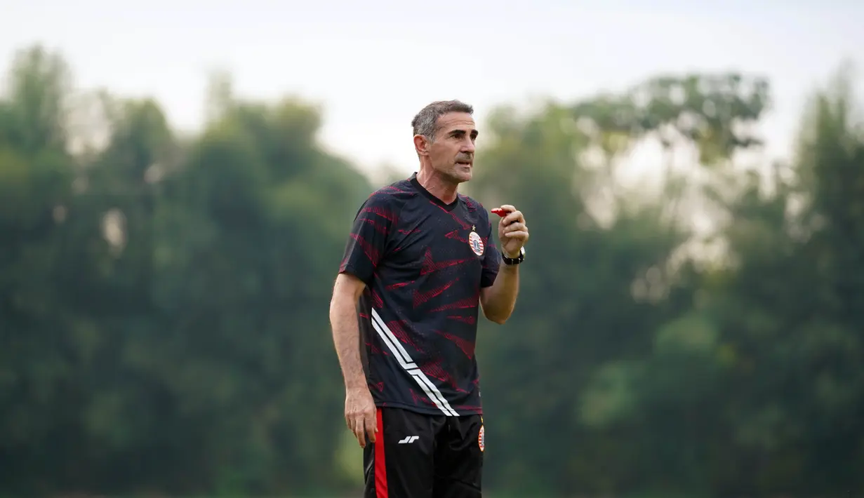 Dalam pernyataan kepada para pemain jelang latihan, Angelo kembali menekankan alasannya memilih Persija Jakarta yakni karena Macan Kemayoran memiliki kesempatan untuk juara di Liga 1 2021 dan memiliki pendukung yang luar biasa. (Foto: Dok. Humas Persija Jakarta)
