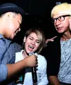 Sebagai mantan Pasutri, Evelyn dan Aming terlihat akrab bernyanyi bersama pada jumat (15/12) di V2 Lounge Karaoke, Jakarta (Nurwahyunan/Bintang.com)