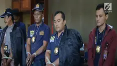 Unit Reskrim Polres Karawang menangkap 4 polisi gadungan yang kerap menipu warga, mereka mengaku sebagai perwira dari Mabes Polri