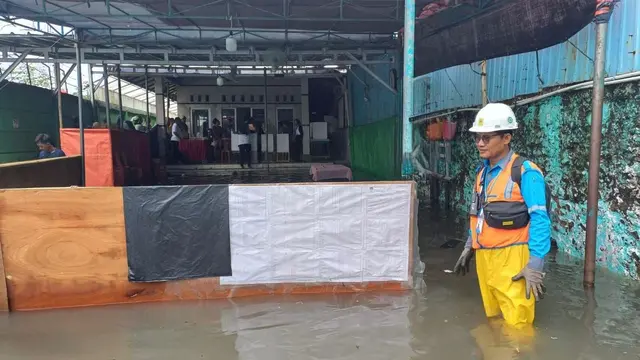 PT PLN (Persero) Unit Induk Distribusi (UID) Jakarta Raya mencatat ada 1.873 pelanggan yang terdampak pemadaman listrik akibat banjir. (Foto: PLN)