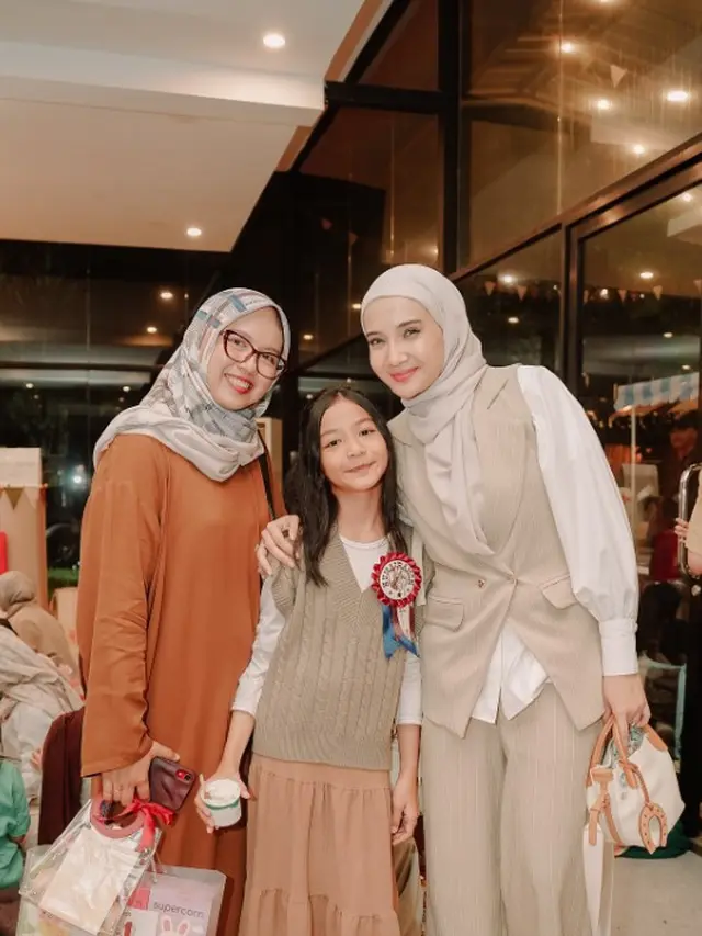 Potret Outfit Zaskia Sungkar Terbaru di Acara Ulang Tahun Putrinya