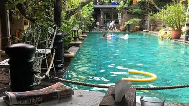 Area kolam renang di rumah Siti Nurhaliza (Instagram/@ctdk)