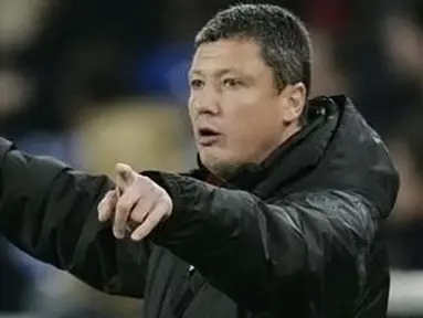 Sophia's coach Luboslav Penev gestures during the UEFA Europa League group E football game FC Basel 1893 versus CSKA Sofia on November 5, 2009 in Basel. AFP PHOTO / SEBASTIAN DERUNGS 