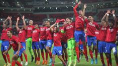 Timnas Kosta Rika memastikan menjadi negara terakhir yang lolos ke Piala Dunia 2022 Qatar usai memenangi laga play-off melawan wakil Zona Oseania (OFC) Selandia Baru dengan skor tipis 1-0 di Ahmad bin Ali Stadium, Al Rayyan, Qatar, Rabu (15/6/2022) dini hari WIB. Gol tunggal yang memastikan kuota 32 peserta pesta sepak bola dunia empat tahunan telah terisi penuh dicetak oleh Joel Campbell, sayap kanan Kosta Rika milik Leon yang berlaga di Liga Meksiko. (AFP/Karim Jaafar)