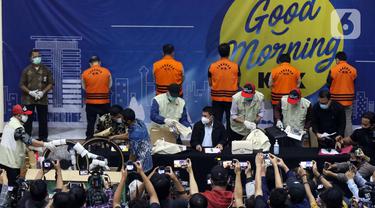 FOTO: KPK Tunjukkan Barang Bukti Penahanan Menteri Kelautan dan Perikanan Edhy Prabowo