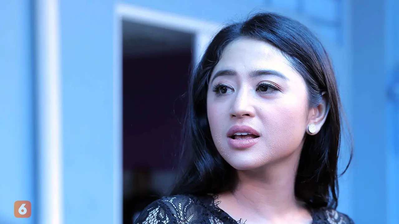 [Bintang] Drama Peselisihan Dewi Perssik dan Petugas TransJakarta Semakin Memanas