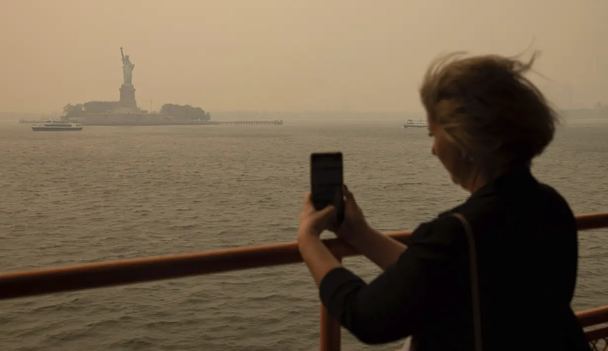 Kualitas udara di New York City telah menurun drastis dalam beberapa hari terakhir sehingga kota ini memiliki polusi udara terburuk di planet ini - dan dampaknya dapat dilihat dalam foto. (AP Photo/Yuki Iwamura)