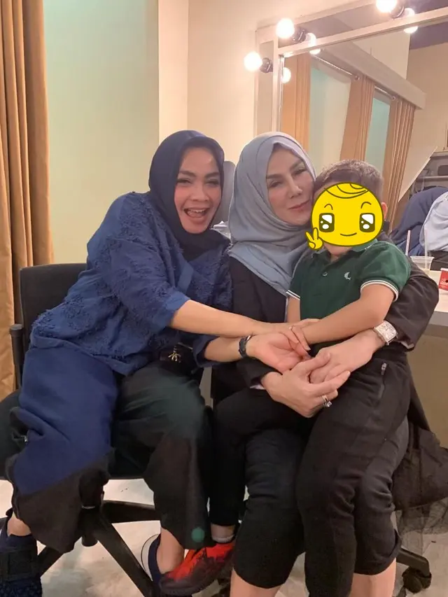 8 Potret Kebersamaan Rieta Amilia dan Amy Qanita, Disebut Besan Goals