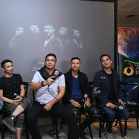 Kini, Ungu kembali meluncurkan single Setengah Gila. Peluncuran single ini sekaligus menjawab kekawatiran para penggemarnya selama ini. Pasha juga ikut terlibat dalam single tersebut. (Adrian Putra/Bintang.com)