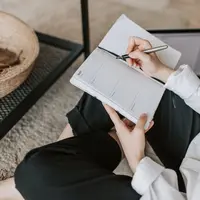 Ilustrasi Menulis Credit: pexels.com/Vlada