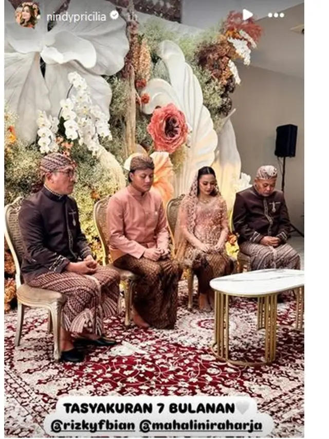 6 Potret Pengajian 7 Bulan Kehamilan Mahalini, Berkebaya Baby Bump Curi Perhatian