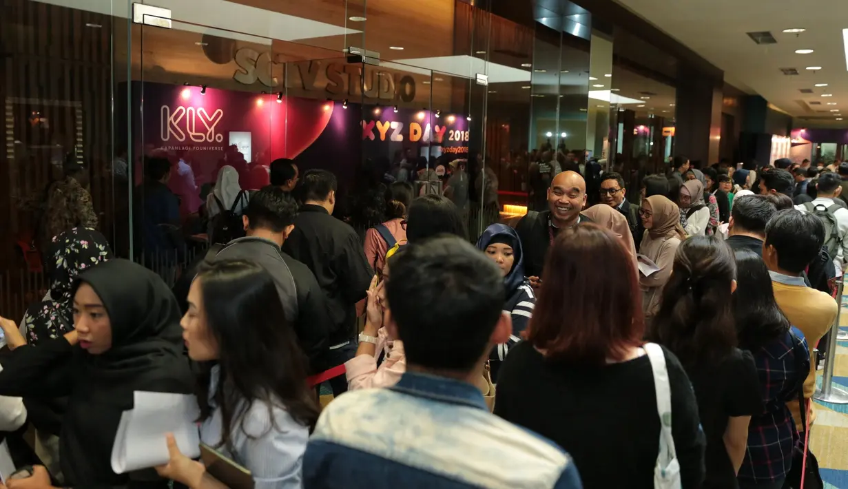 Ratusan bahkan ribuan orang terlihat antusias hadir dalam acara tersebut. Terlihat pengunjung yang didominasi oleh remaja. (Adrian Putra/Bintang.com)