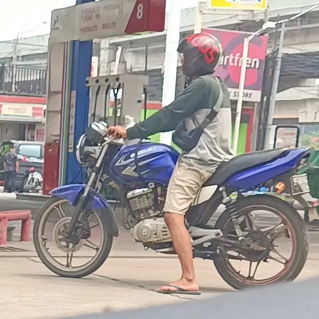 10 Potret Suzuki Thunder Saat Menguras SPBU, Banyak Dipakai Para Penjual Bensin Eceran