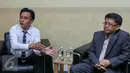 Yusril Ihza Mahendra menemui Presiden PKS Sohibul Iman di DPP PKS Jakarta, Selasa (22/3). Yusril mengatakan, kedatangannya mengunjungi beberapa parpol untuk menyamakan visi-misi untuk Jakarta yang lebih baik. (Liputan6.com/Yoppy Renato)