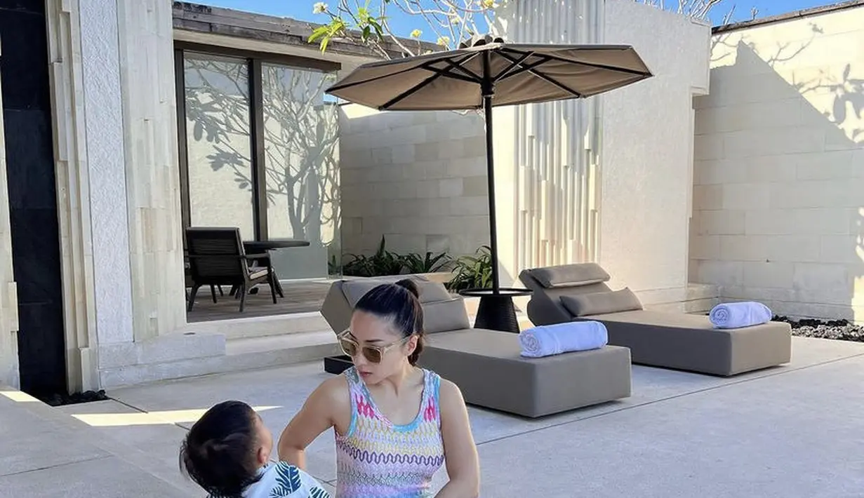 Tampilan makeupnya pun nampak natural, membuat tampak memesona di usia yang baru.  (@nikitawillyofficial94)