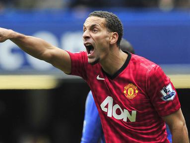 Rio Ferdinand saat berkostum Manchester United pada ajang Piala FA (1/4/2013). Saat ini Rio beralih profesi menjadi seorang petinju pro. (AFP/Glyn Kirk)