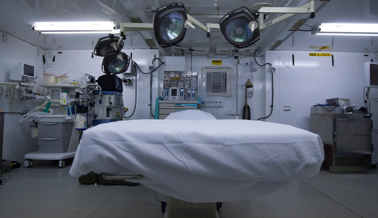 Ruang operasi terlihat dalam penjara Camp VI Pangkalan Angkatan Laut Teluk Guantanamo, Kuba, Rabu 17 April 2019. Ada 40 tahanan yang ditahan dalam penjara Guantanamo. (AP Photo/Alex Brandon)