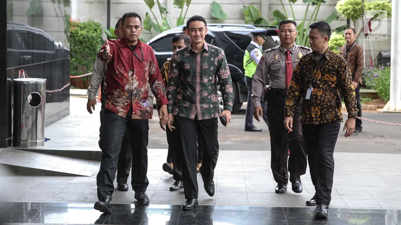 Gubernur Jambi, Zumi Zola