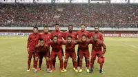 Timnas Indonesia di Stadion Maguwoharjo, Sleman, Minggu (09/10/2016). (Bola.com/Nicklas Hanoatubun)